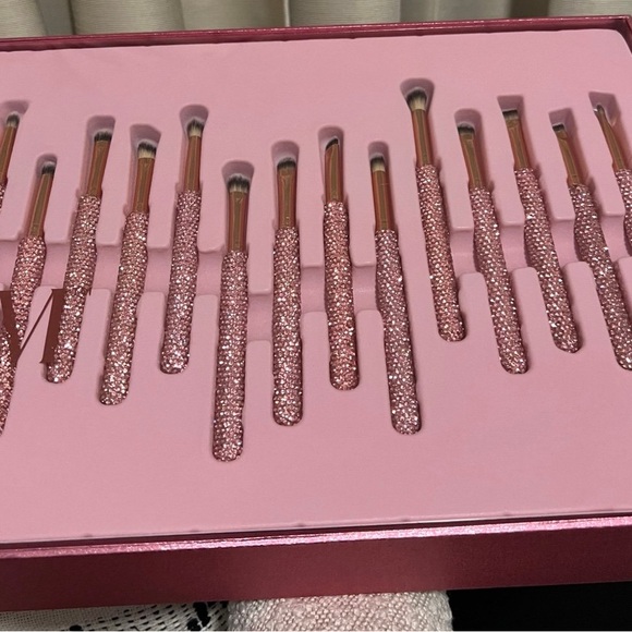 VIRAL Glitz and Glam Brush set in Pink Rhinestone - Picture 4 of 9